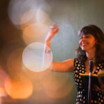 MEL INQUIETA, FUNDADORA DA REDE SINA, COMANDA SARAU DE POESIA SINA POETICA. FOTO: RENAN MATTOS