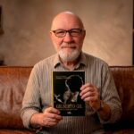 Juarez Fonseca lança livro sobre Gilberto Gil.