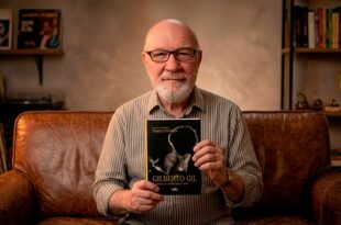 Juarez Fonseca lança livro sobre Gilberto Gil.